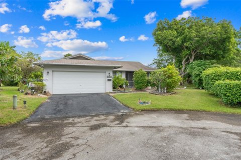 Villa ou maison à vendre à Tamarac, Floride: 3 chambres, 203.83 m2 № 1398130 - photo 1