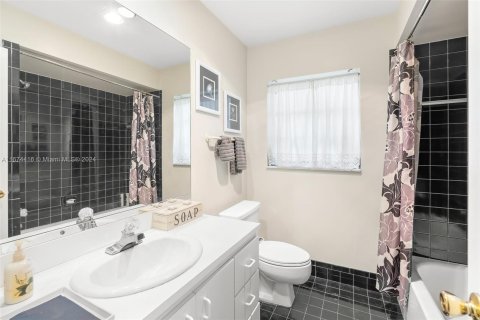 Casa en venta en Tamarac, Florida, 3 dormitorios, 203.83 m2 № 1398130 - foto 25