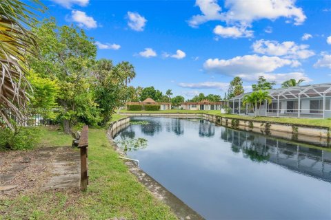 Villa ou maison à vendre à Tamarac, Floride: 3 chambres, 203.83 m2 № 1398130 - photo 3