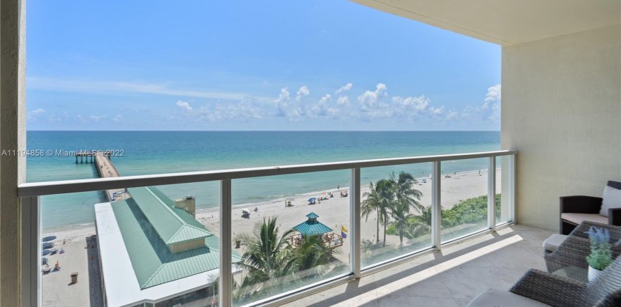 Condominio en Sunny Isles Beach, Florida, 2 dormitorios  № 6709