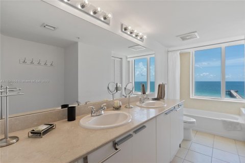 Condominio en alquiler en Sunny Isles Beach, Florida, 2 dormitorios, 157.75 m2 № 6709 - foto 10