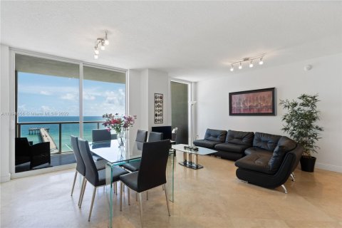 Condominio en alquiler en Sunny Isles Beach, Florida, 2 dormitorios, 157.75 m2 № 6709 - foto 5