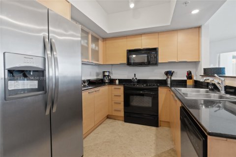 Condo in Sunny Isles Beach, Florida, 2 bedrooms  № 6709 - photo 14