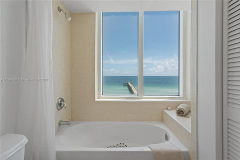 Condominio en alquiler en Sunny Isles Beach, Florida, 2 dormitorios, 157.75 m2 № 6709 - foto 9