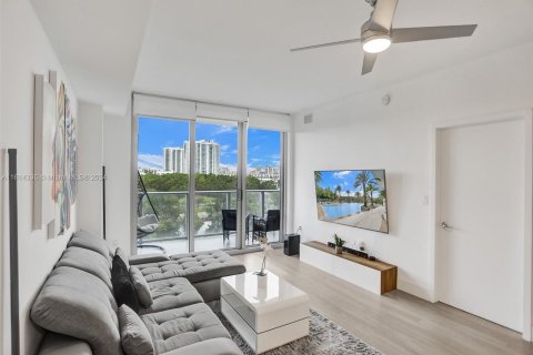 Condo in North Miami Beach, Florida, 2 bedrooms  № 1236175 - photo 13