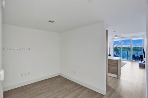 Condo in North Miami Beach, Florida, 2 bedrooms  № 1236175 - photo 6