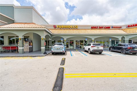 Commercial property in Miami, Florida № 1236225 - photo 4