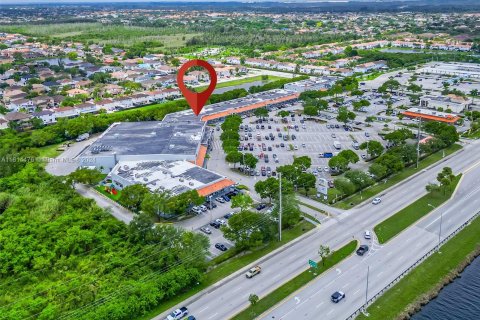 Propiedad comercial en venta en Miami, Florida № 1236225 - foto 19