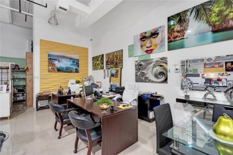 Propiedad comercial en venta en Miami, Florida № 1236225 - foto 10