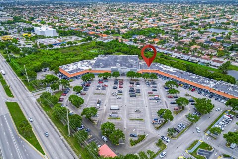 Propiedad comercial en venta en Miami, Florida № 1236225 - foto 20