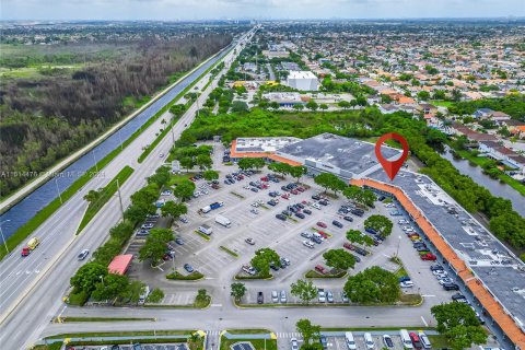 Propiedad comercial en venta en Miami, Florida № 1236225 - foto 18