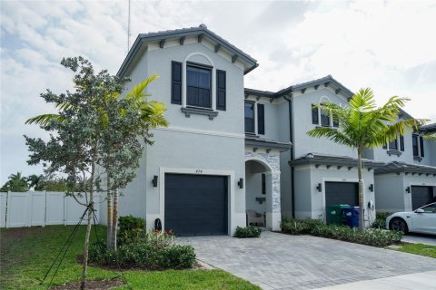 Townhouse in Miami Gardens, Florida 3 bedrooms, 158.31 sq.m. № 1118103 - photo 24