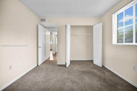 Copropriété à vendre à Hialeah, Floride: 3 chambres, 116.59 m2 № 1386245 - photo 25