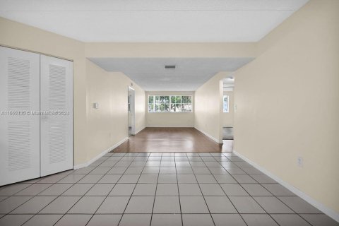 Condo in Hialeah, Florida, 3 bedrooms  № 1386245 - photo 3