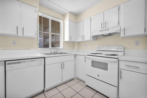 Copropriété à vendre à Hialeah, Floride: 3 chambres, 116.59 m2 № 1386245 - photo 8