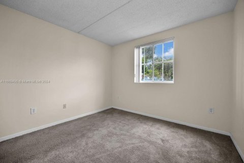 Condo in Hialeah, Florida, 3 bedrooms  № 1386245 - photo 30