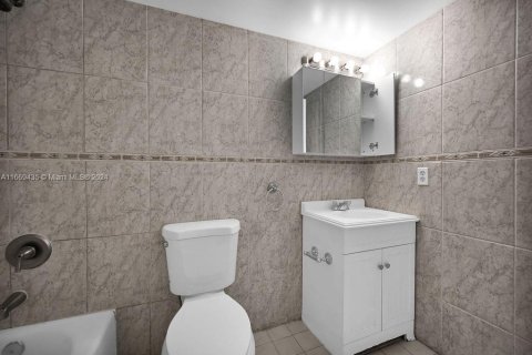 Condo in Hialeah, Florida, 3 bedrooms  № 1386245 - photo 28