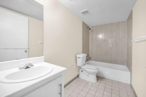 Condo in Hialeah, Florida, 3 bedrooms  № 1386245 - photo 20