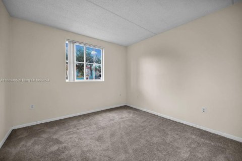 Condo in Hialeah, Florida, 3 bedrooms  № 1386245 - photo 29