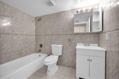 Copropriété à vendre à Hialeah, Floride: 3 chambres, 116.59 m2 № 1386245 - photo 26