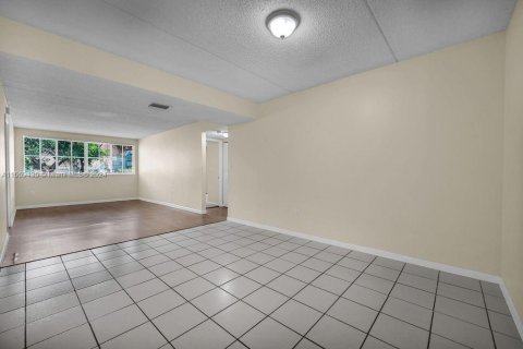 Copropriété à vendre à Hialeah, Floride: 3 chambres, 116.59 m2 № 1386245 - photo 12