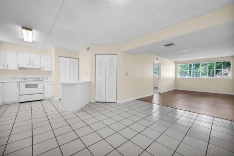 Condo in Hialeah, Florida, 3 bedrooms  № 1386245 - photo 4