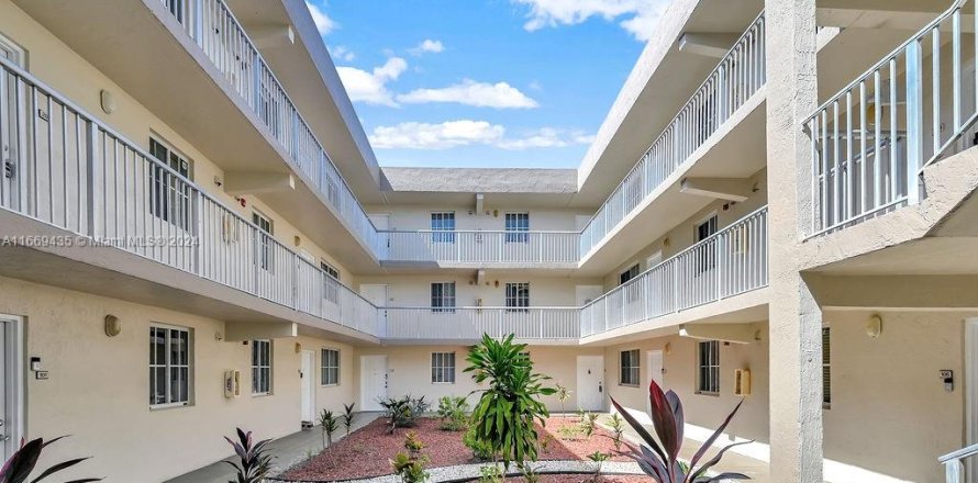 Condominio en Hialeah, Florida, 3 dormitorios  № 1386245