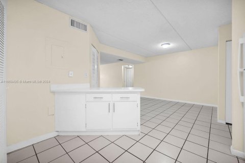 Copropriété à vendre à Hialeah, Floride: 3 chambres, 116.59 m2 № 1386245 - photo 11