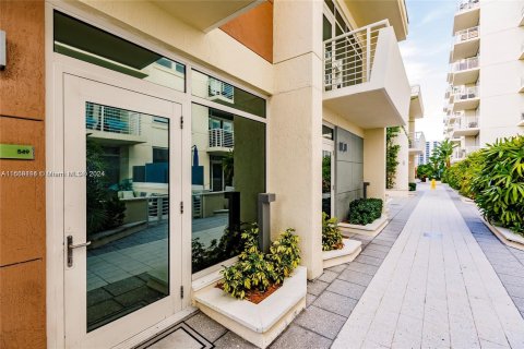 Condo in Miami, Florida, 2 bedrooms  № 1386241 - photo 2