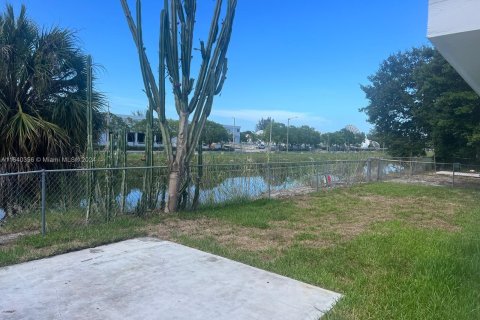 Casa en venta en Miami Gardens, Florida, 3 dormitorios, 152.36 m2 № 1316554 - foto 19