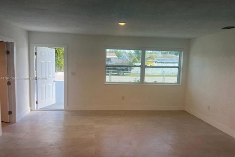 Casa en venta en Miami Gardens, Florida, 3 dormitorios, 152.36 m2 № 1316554 - foto 4