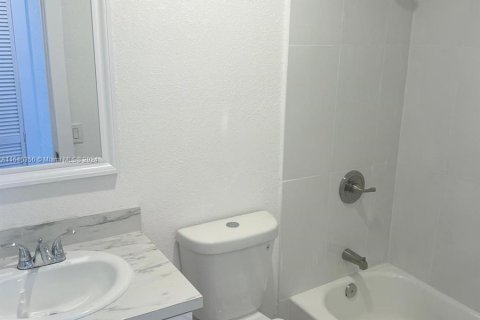 Casa en venta en Miami Gardens, Florida, 3 dormitorios, 152.36 m2 № 1316554 - foto 12