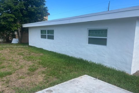 Casa en venta en Miami Gardens, Florida, 3 dormitorios, 152.36 m2 № 1316554 - foto 18