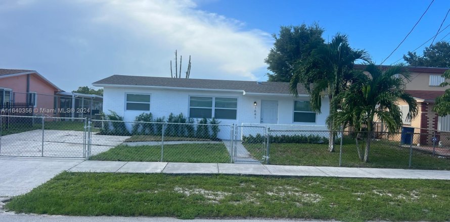 Casa en Miami Gardens, Florida 3 dormitorios, 152.36 m2 № 1316554