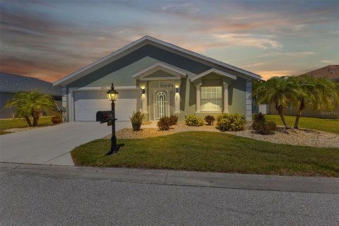 Villa ou maison à vendre à Punta Gorda, Floride: 2 chambres, 128.39 m2 № 1123939 - photo 1