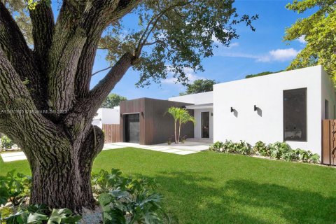 House in El Portal, Florida 4 bedrooms, 273.32 sq.m. № 827163 - photo 10