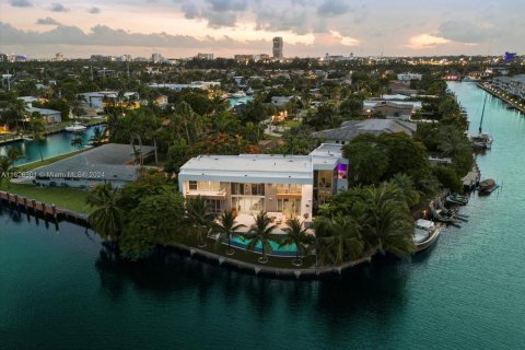 Villa ou maison à vendre à Hallandale Beach, Floride: 6 chambres, 619.38 m2 № 1280925 - photo 24