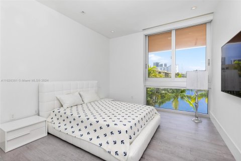 Villa ou maison à vendre à Hallandale Beach, Floride: 6 chambres, 619.38 m2 № 1280925 - photo 17