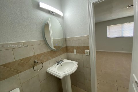 Condo in Hollywood, Florida, 2 bedrooms  № 1280876 - photo 11