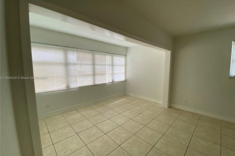 Condo in Hollywood, Florida, 2 bedrooms  № 1280876 - photo 13