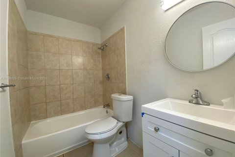 Condo in Hollywood, Florida, 2 bedrooms  № 1280876 - photo 18