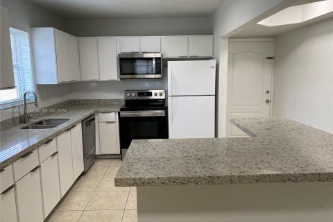 Condo in Hollywood, Florida, 2 bedrooms  № 1280876 - photo 2