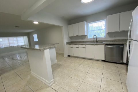 Copropriété à vendre à Hollywood, Floride: 2 chambres, 98.01 m2 № 1280876 - photo 5