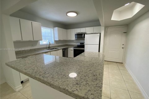 Condo in Hollywood, Florida, 2 bedrooms  № 1280876 - photo 4