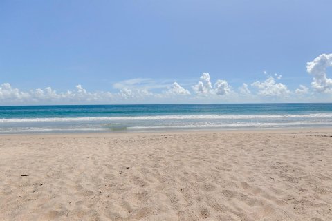 Condo in Hutchinson Island South, Florida, 1 bedroom  № 1228827 - photo 1