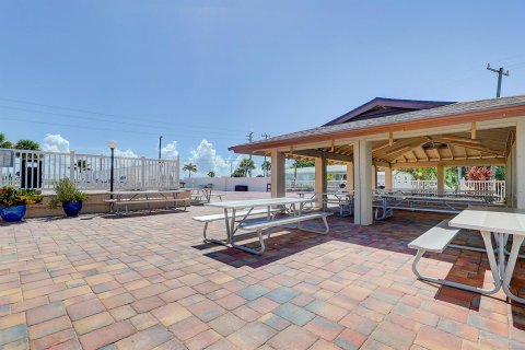 Condo in Hutchinson Island South, Florida, 1 bedroom  № 1228827 - photo 9