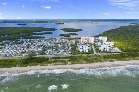 Condo in Hutchinson Island South, Florida, 1 bedroom  № 1228827 - photo 22