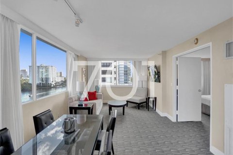 Condo in Fort Lauderdale, Florida, 1 bedroom  № 963715 - photo 13