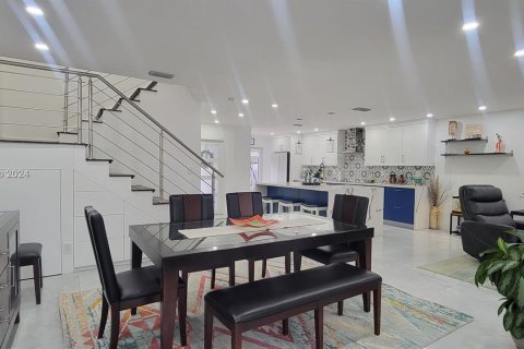 Adosado en venta en Miami, Florida, 3 dormitorios, 166.67 m2 № 1116100 - foto 10