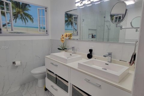 Townhouse in Miami, Florida 3 bedrooms, 166.67 sq.m. № 1116100 - photo 27